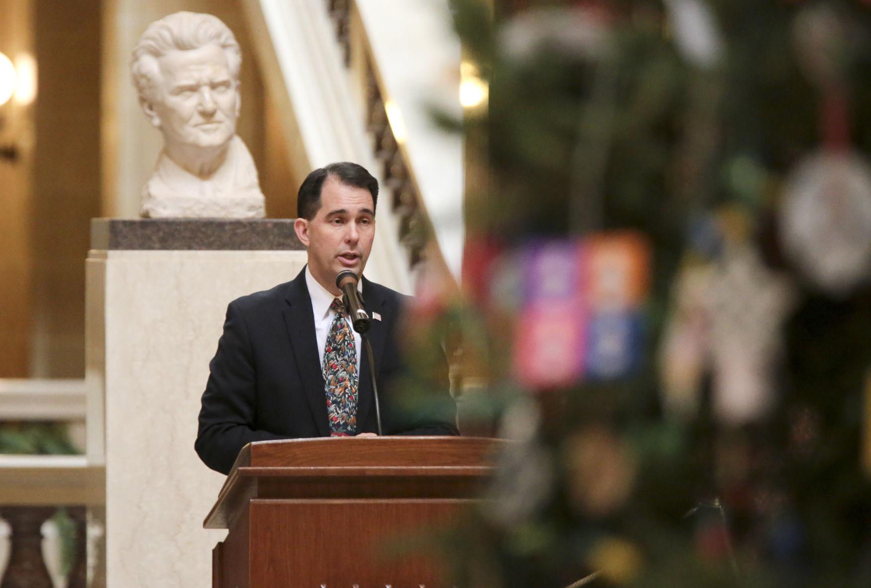 Scott Walker heckled during lighting of Christmas tree